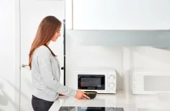 Black & Decker Mikrobølgeovn 20 L 700W Hvit