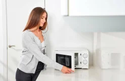Black & Decker Mikrobølgeovn 700W Grill Hvit